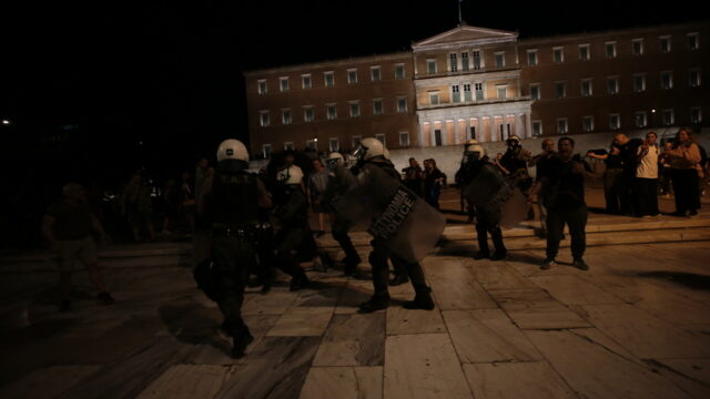 Η Λερναία Ύδρα της ελληνικής παρακμής... Γιώργος Παπασίμος