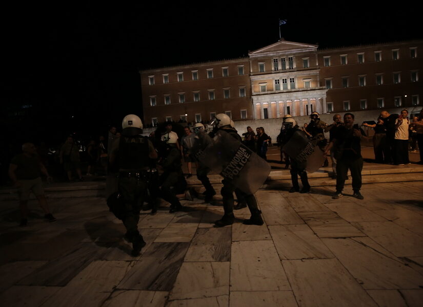 Η Λερναία Ύδρα της ελληνικής παρακμής... Γιώργος Παπασίμος