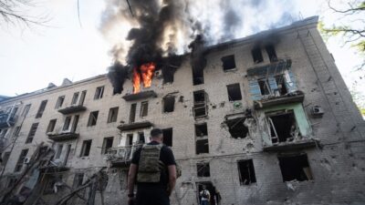 Δεν αποχωρεί η ΕΕ από το Κίεβο – Μόσχα: Θα χτυπήσουμε κέντρα λήψης αποφάσεων