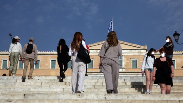 Έχει σημάνει η ώρα της αστικής τάξης... Δημήτρης Τζιώτης