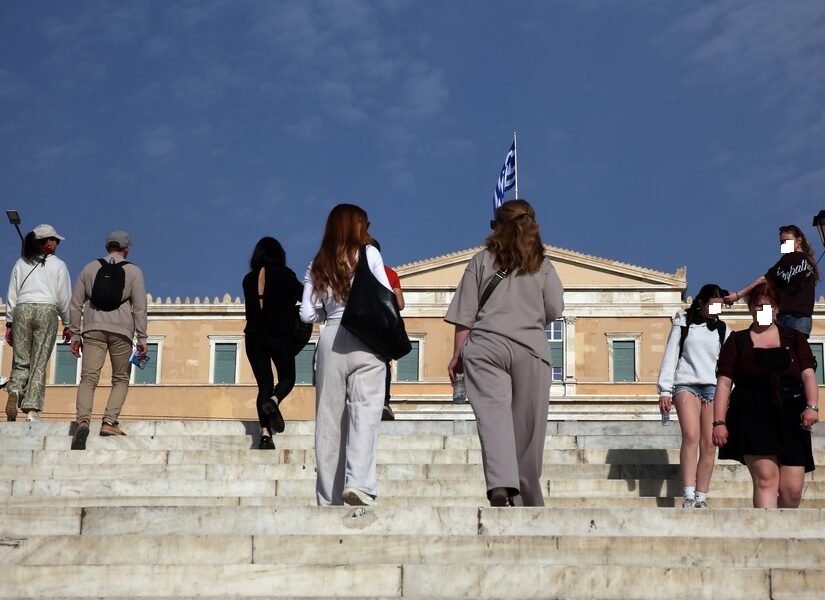Έχει σημάνει η ώρα της αστικής τάξης... Δημήτρης Τζιώτης