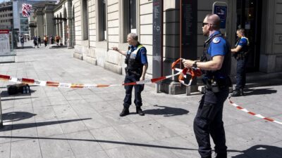 Ελβετία: "Αλλάχου Άκμπαρ" φώναζε ο άνδρας που επιτέθηκε με μαχαίρι σε σιδηροδρομικό σταθμό (video)