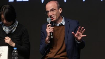 Ζούμε το λυκόφως των διανοούμενων; Βασίλης Στοϊλόπουλος