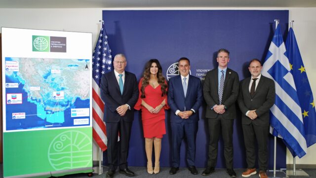 Η HELLENiQ ENERGY επεκτείνει τη στρατηγική συνεργασία της με τη Chevron και στο “Block 10”