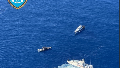 Καταδίωξη σκάφους με 15 μετανάστες – Συνελήφθη Ελληνας και Κύπριος