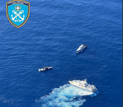 Καταδίωξη σκάφους με 15 μετανάστες – Συνελήφθη Ελληνας και Κύπριος