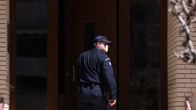 Σοκ από το διπλό έγκλημα στο Αίγιο – Ανακρίνεται ο Ιταλός σύντροφος της 54χρονης