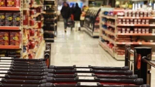 Ασπίδα από την κυβέρνηση στο “posokanei” – Πυρά από την αντιπολίτευση