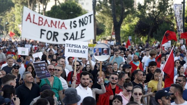 Τα "καθρεφτάκια" του Ράμα και η ένοχη σιωπή της Ορθοδόξου Εκκλησίας στην Αλβανία, Γεωπολιτικός
