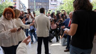 Τσίπρας σε βουλευτές ΣΥΡΙΖΑ-ΝΕΑΡ: Αναμείνατε στο ακουστικό σας! Σπύρος Γκουτζάνης
