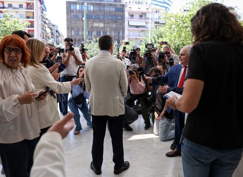 Τσίπρας σε βουλευτές ΣΥΡΙΖΑ-ΝΕΑΡ: Αναμείνατε στο ακουστικό σας! Σπύρος Γκουτζάνης