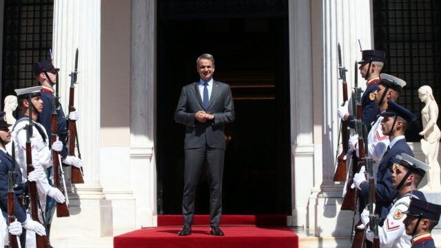 Μία συνταγματική τρύπα στο νερό! Δημήτρης Τζιώτης