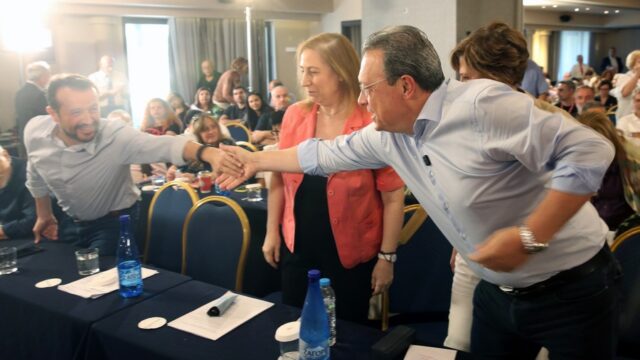 Ο αφ’ υψηλού σκηνοθέτης της διάλυσης του ΣΥΡΙΖΑ