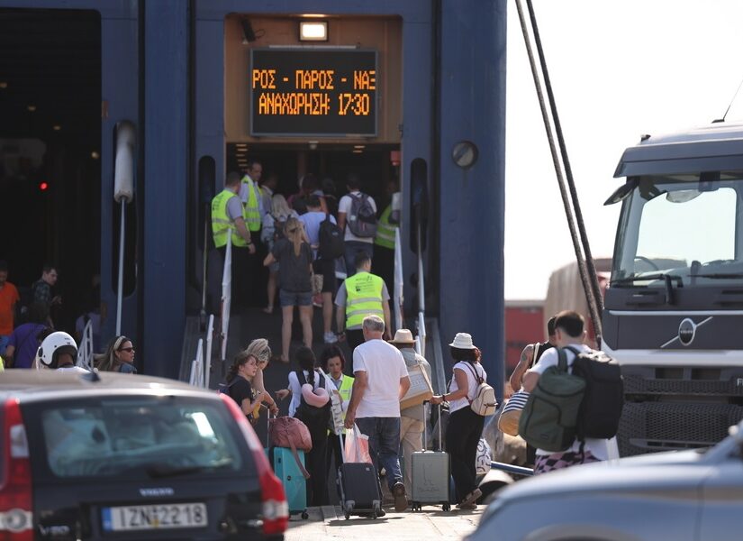 Πώς τα ελληνικά νησιά πιέζονται από το μεταναστευτικό και τον τουρισμό, Κώστας Κόλμερ
