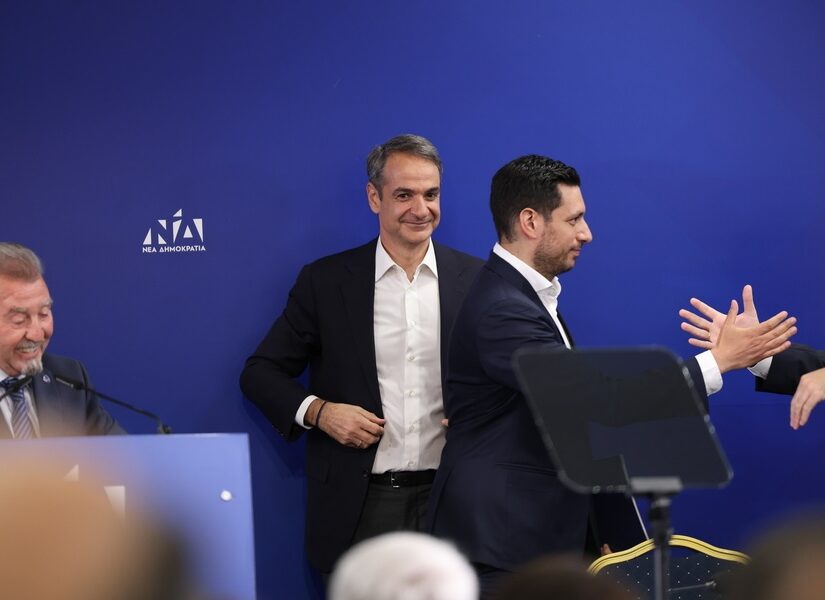 Προεκλογική ομιλία Μητσοτάκη – Οξύτατη επίθεση στην αντιπολίτευση και αιχμές κατά Σαμαρά-Καραμανλή