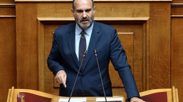 Με τον Μαρκόπουλο να εξηγεί, το πόπολο θα βγει στο δρόμο με ζητωκραυγές υπέρ της… ακρίβειας!