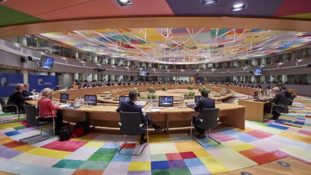 Η Ευρώπη των Βρυξελλών απέναντι στην Ευρώπη των λαών