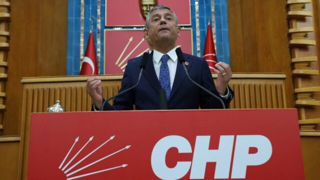 Στο χείλος της διάσπασης το CHP – Ο Ιούλιος θα κρίνει το μέλλον του κόμματος. Βάνα Στέλλου