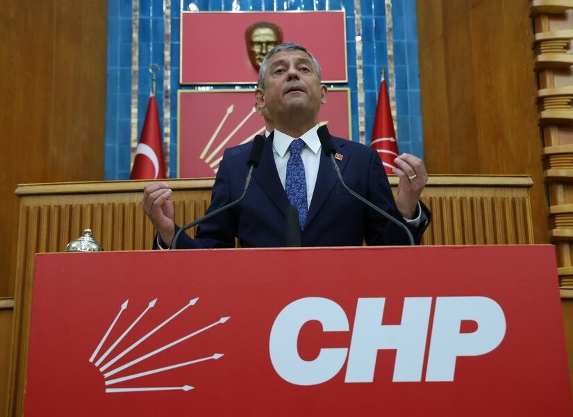 Στο χείλος της διάσπασης το CHP – Ο Ιούλιος θα κρίνει το μέλλον του κόμματος. Βάνα Στέλλου