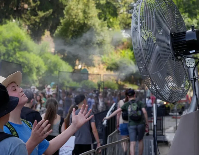 Γονατίζει ο καύσωνας την Ευρώπη – Στα χέρια πολίτες στην Γαλλία για ένα κλιματιστικό