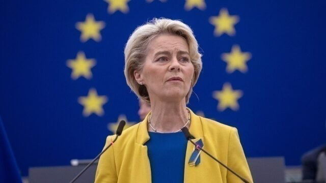 Επικρίνεται η φον ντερ Λάιεν επειδή διέγραψε μήνυμα του Μακρόν για την Mercosur
