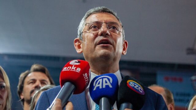 Κίνηση από το στρατόπεδο του Οζγκιούρ Οζέλ: 28 μέλη του Πολιτικού Συμβουλίου του CHP παραιτήθηκαν για να οδηγήσουν το κόμμα σε έκτακτο συνέδριο