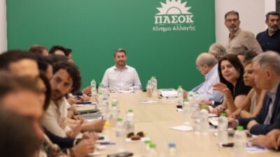 Στον γκρεμό οδηγούν τον Ανδρουλάκη οι δημοσκοπήσεις
