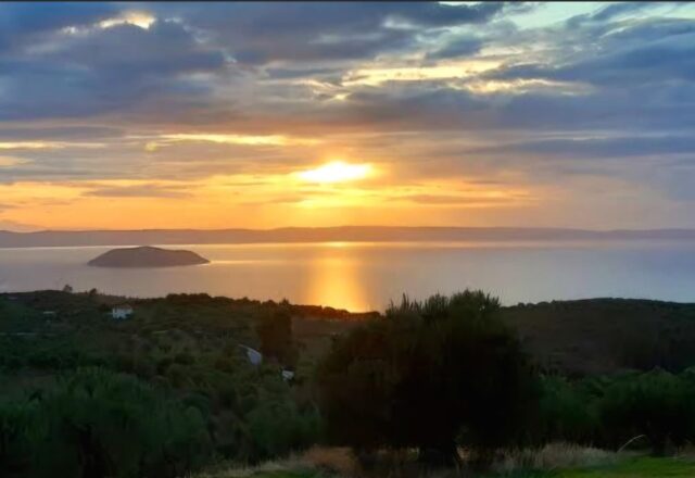 Παρθενώνας: Το Μπαλκόνι της Χαλκιδικής με το Ομορφότερο Ηλιοβασίλεμα
