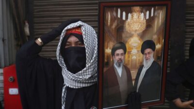 Χαμενεΐ: Εγκληματίες πολέμου Τραμπ-Νετανιάχου – Τι διαμηνύει το Ιράν για το Ορμούζ