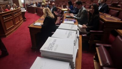 Οι τέσσερις συνταγές που οδηγούν την Ελλάδα στο γκρεμό (πολιτική εντροπία)