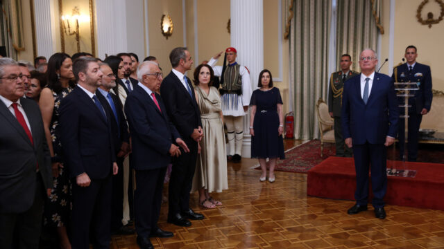 Το μετέωρο βήμα της Μεταπολίτευσης και η Ελλάδα που βουλιάζει, Γιώργος Παπασίμος