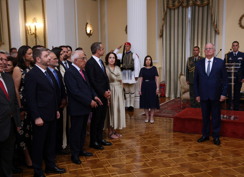 Το μετέωρο βήμα της Μεταπολίτευσης και η Ελλάδα που βουλιάζει, Γιώργος Παπασίμος