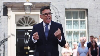 Βρετανία: Ο νέος πρωθυπουργός μιλά για το τέλος του θατσερισμού – Σενάρια ανασχηματισμού στην Γερμανία