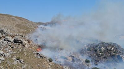 Σε πύρινο κλοιό η χώρα – Απανωτά μηνύματα για εκκενώσεις – Δεκάδες απεγκλωβισμοί (video)
