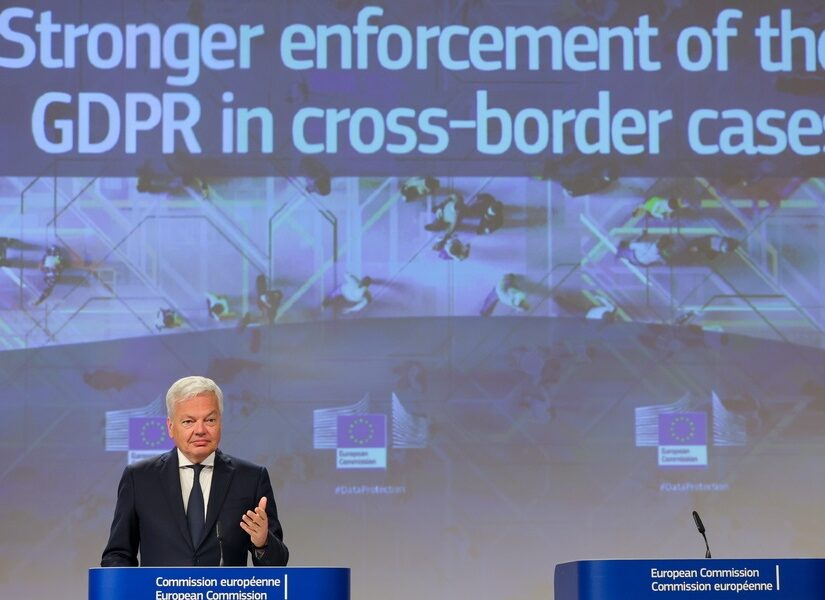 Οι αλγόριθμοι καταλύουν αθόρυβα την δημοκρατία