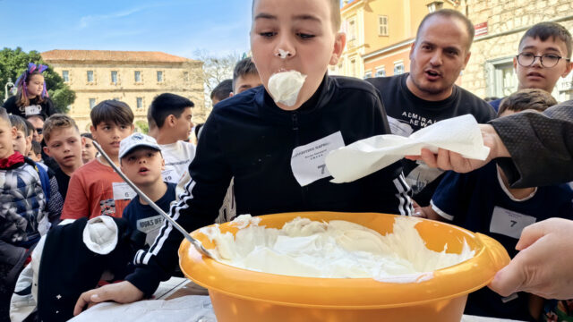 Βοηθά ή δυσκολεύει την πέψη το γιαούρτι για βραδινό;