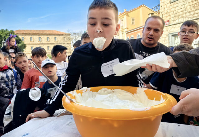 Βοηθά ή δυσκολεύει την πέψη το γιαούρτι για βραδινό;