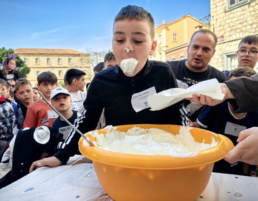 Βοηθά ή δυσκολεύει την πέψη το γιαούρτι για βραδινό;