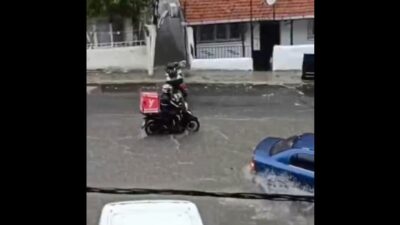 Κωνσταντινούπολη: Ισχυρές καταιγίδες – Δρόμοι πλημμύρισαν, η κυκλοφορία σταμάτησε