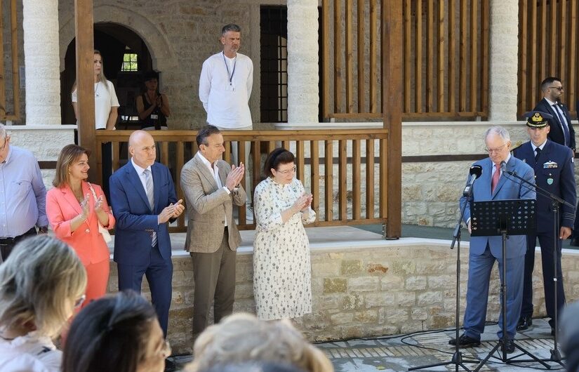 Η δεξίωση για την αποκατάσταση της δημοκρατίας – Μια βροχή θα τους σαρώσει! Μάνος Στεφανίδης