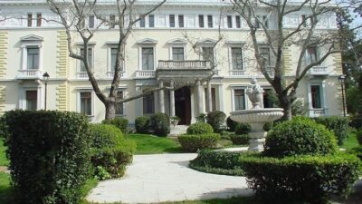 Σε εξέλιξη η δεξίωση στο Προεδρικό Μέγαρο για την 52η επέτειο αποκατάστασης της Δημοκρατίας
