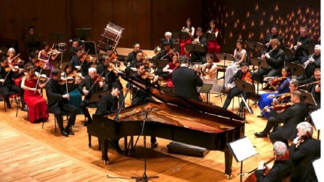 Ένα ζευγάρι απ' την Ελλάδα συμβάλλει στην κλασική μουσική στο Χονγκ Κονγκ, Νίκος Μητρογιαννόπουλος