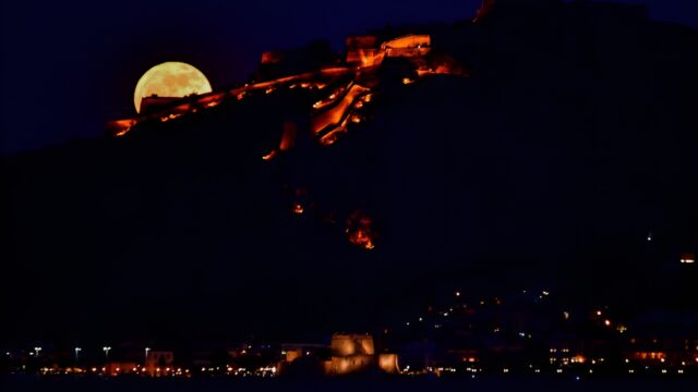 Μουσικοποιητική βραδιά για την Πανσέληνο του Ιουλίου στο Ναύπλιο