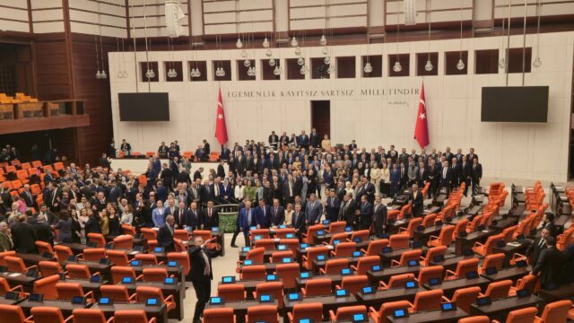 Πέρασε συντριπτικά ο νόμος για το PKK στην Τουρκία, Βάνα Στέλλου