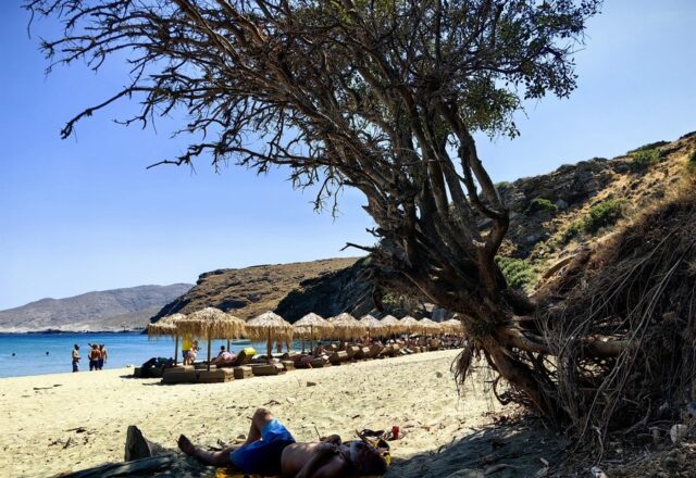 Διατροφικός οδηγός επιβίωσης στις καλοκαιρινές διακοπές