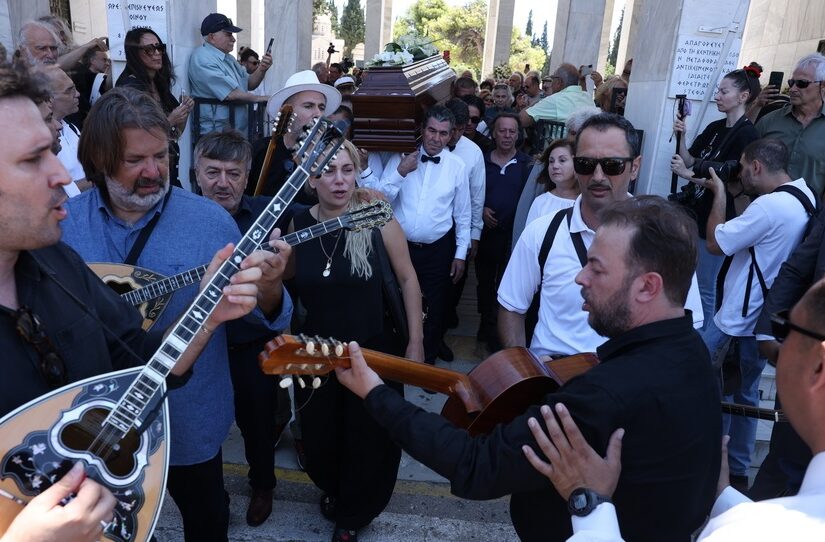 Λίγα λόγια για τους Έλληνες που έφυγαν μέσα στο καλοκαίρι, Δημήτρης Ελέας