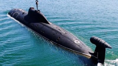 Στις θάλασσες το πυρηνοκίνητο υποβρύχιο Khabarovsk – Ρωσία: Μυστήριο με αμερικανικό μεταγωγικό