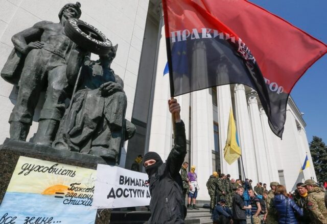 Τα πογκρόμ του Πετλιούρα και ο εκδικητής ποιητής, Σωτήρης Δημόπουλος
