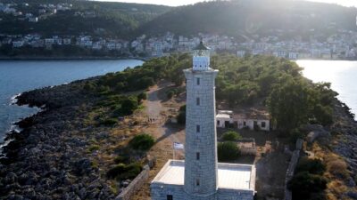 Παγκόσμια Ημέρα Φάρων: Το ιστορικό φως του φάρου του Γυθείου που στέκει αγέρωχο στην Κρανάη
