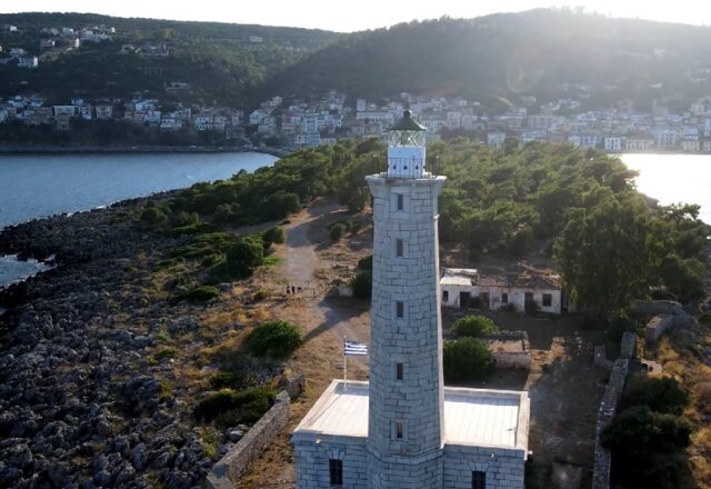 Παγκόσμια Ημέρα Φάρων: Το ιστορικό φως του φάρου του Γυθείου που στέκει αγέρωχο στην Κρανάη
